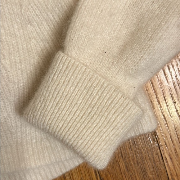 Sunny 100% Cashmere V Neck Cream Sweater Size 1 - Picture 5 of 6
